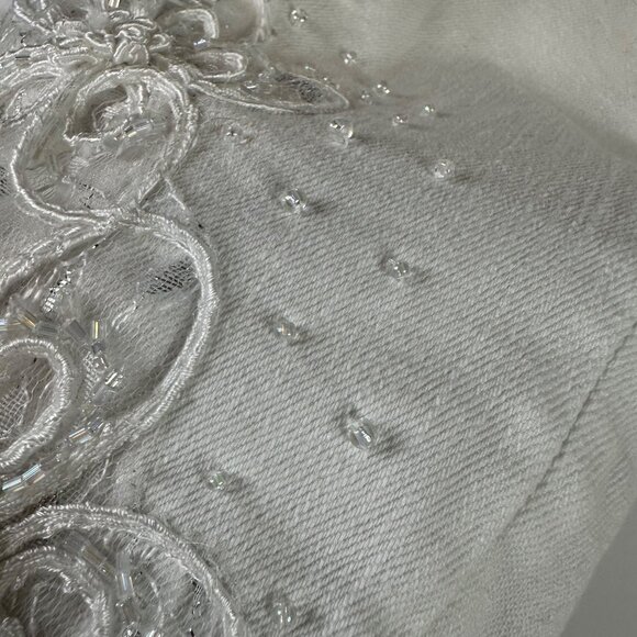 White Juliette Cropped Jeans Sz 6 Embroidered Floral Lace Overlay Sequins Chic - Picture 12 of 14